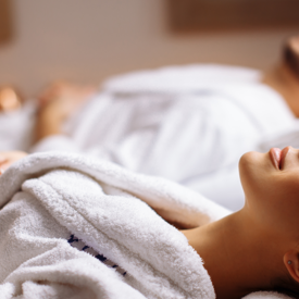Spa Laundry Couple Getting Massage 1800X900