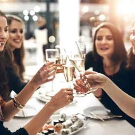 Restaurant Shutterstock 2476418151